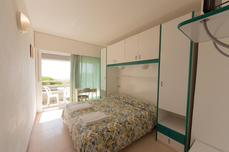 Hotel Ambra Lignano Sabbiadoro Exterior photo