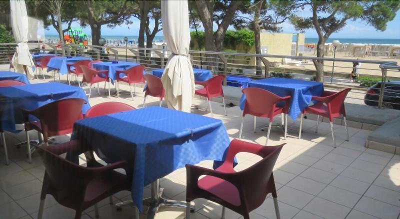 Hotel Ambra Lignano Sabbiadoro Exterior photo
