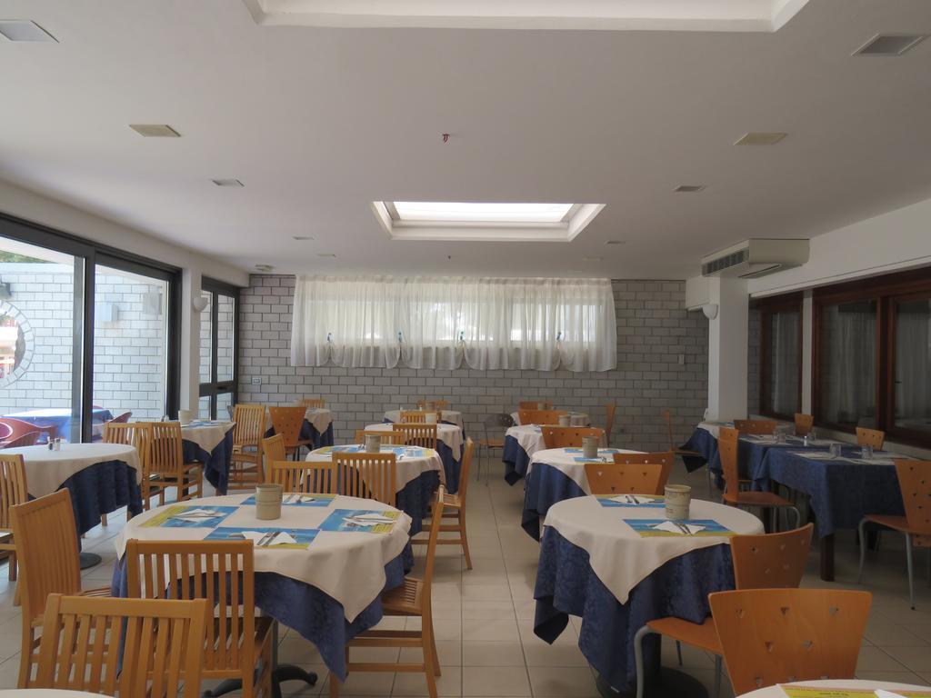 Hotel Ambra Lignano Sabbiadoro Exterior photo