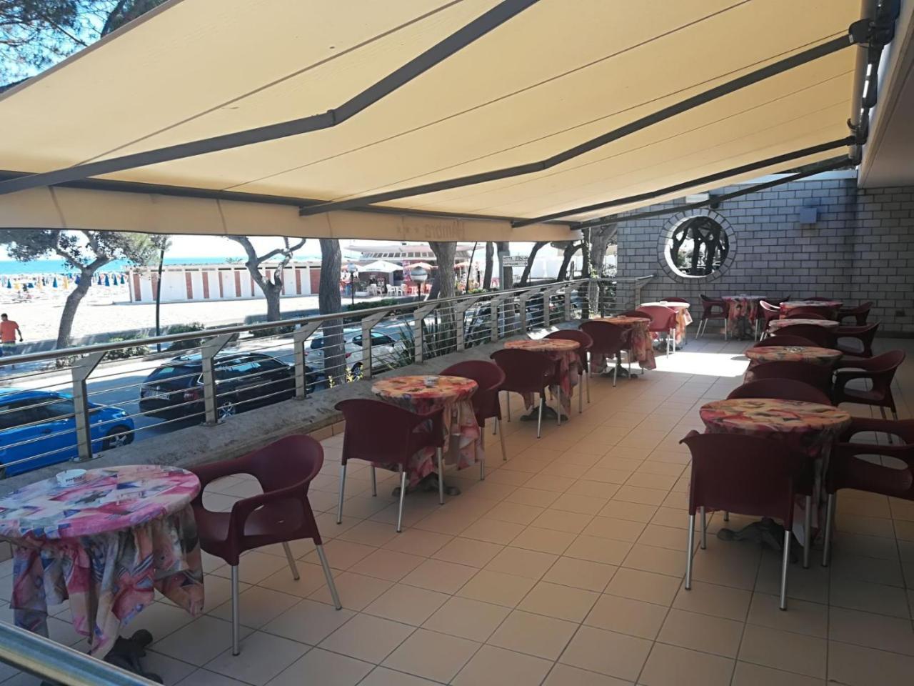 Hotel Ambra Lignano Sabbiadoro Exterior photo