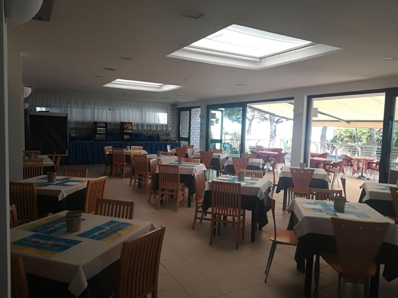 Hotel Ambra Lignano Sabbiadoro Exterior photo