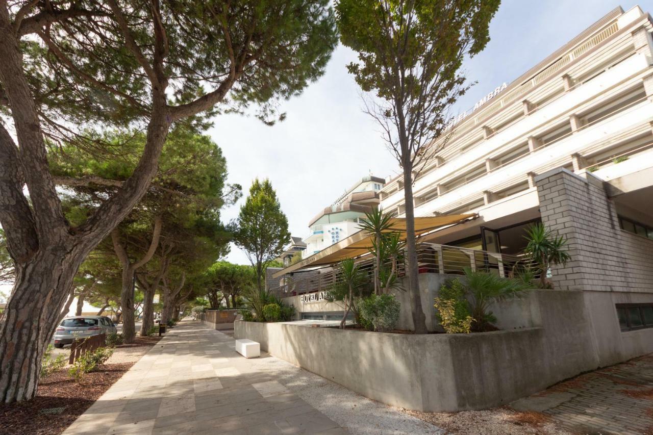 Hotel Ambra Lignano Sabbiadoro Exterior photo
